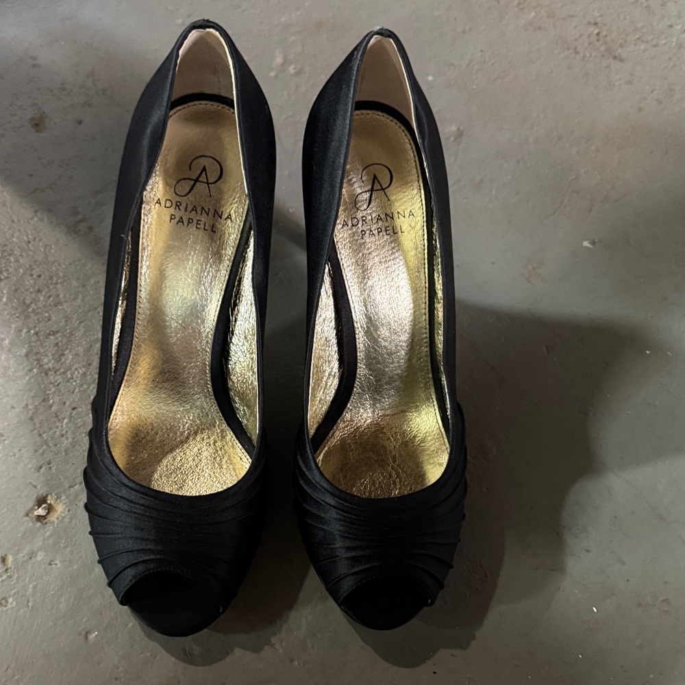Size 9 EUC Adrianna Papell Black Satin Peep Toe Heels